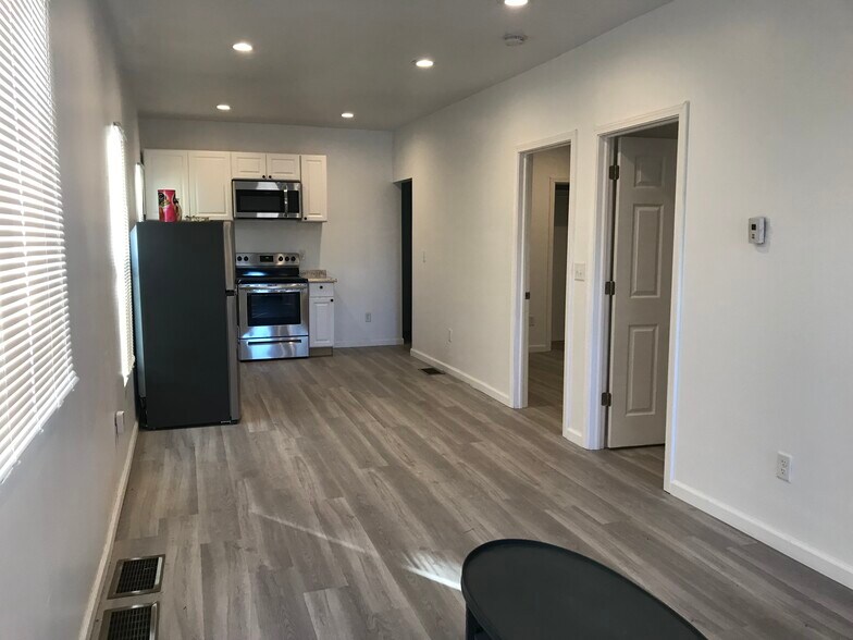 Building Photo - 2007 Broadway St