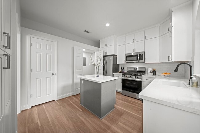 Building Photo - 45 N Lakeridge Cir