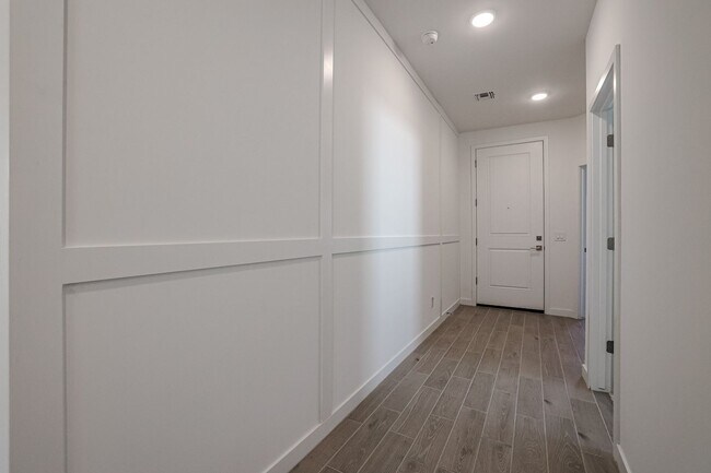 Building Photo - 4 Bedroom in Ambra Gated Community