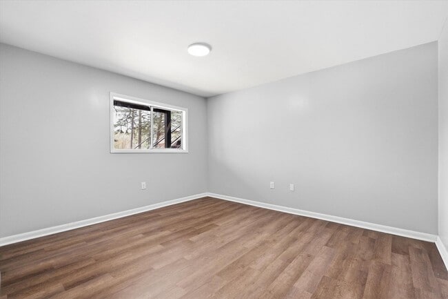 Building Photo - 924 W Huntington Ave