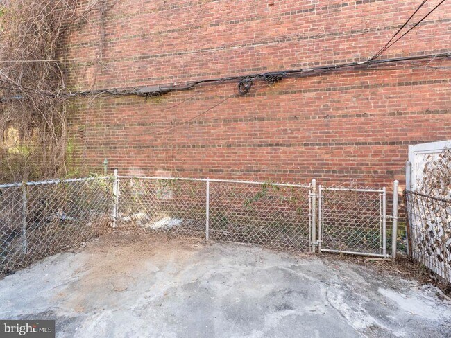 Building Photo - 1688 Fillmore St