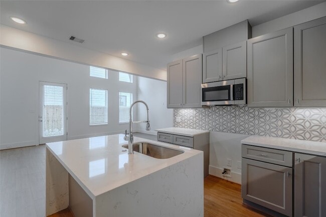 Building Photo - 7609 Victory Reserve St