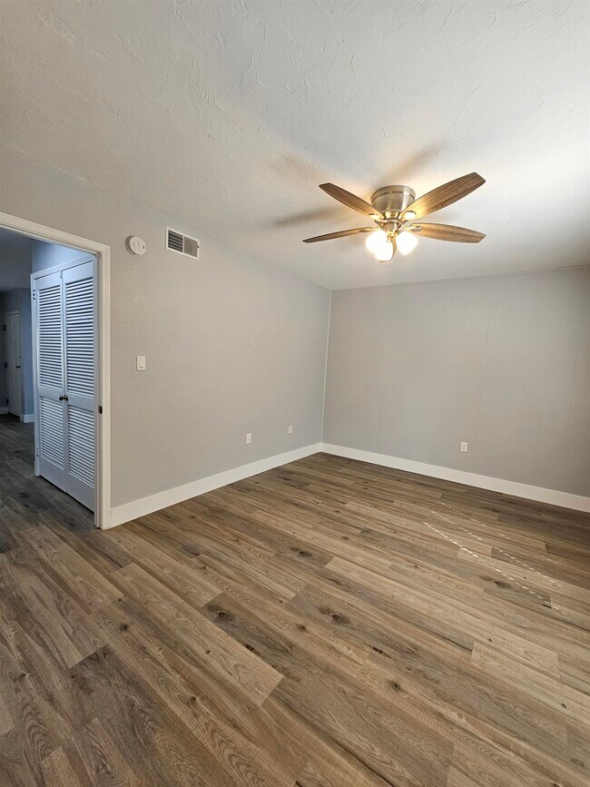 Building Photo - 1530 Live Oak Dr