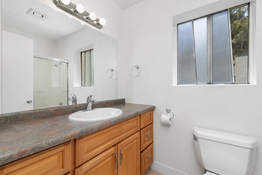 Building Photo - 2850 Reynard Way 21