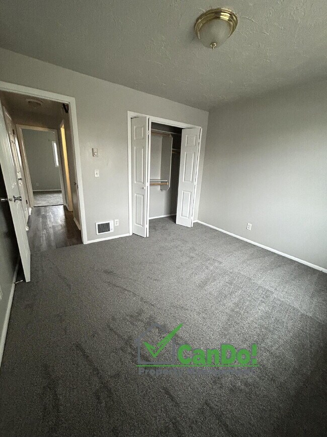 Building Photo - Fully remodeled 2 bedroom/1 bathroom apartment for rent in Blackfoot!