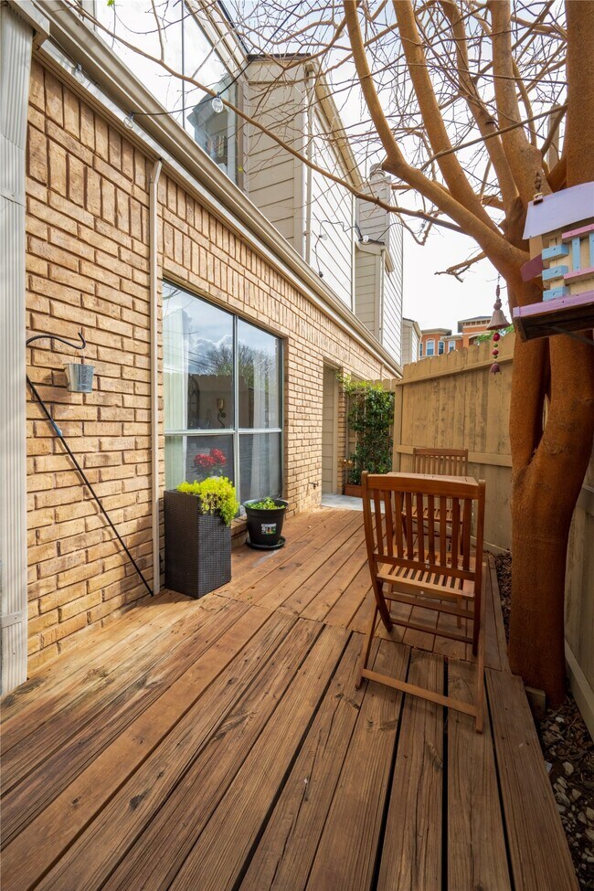 Building Photo - 1829 Augusta Dr