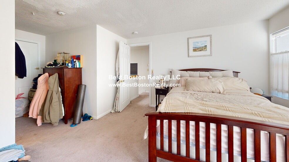 Building Photo - 175 Beacon St