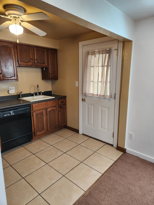 Kitchen, with side door access - 528 Montclair St