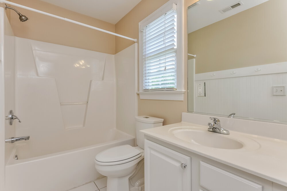 Building Photo - 420 Longbourn Dr