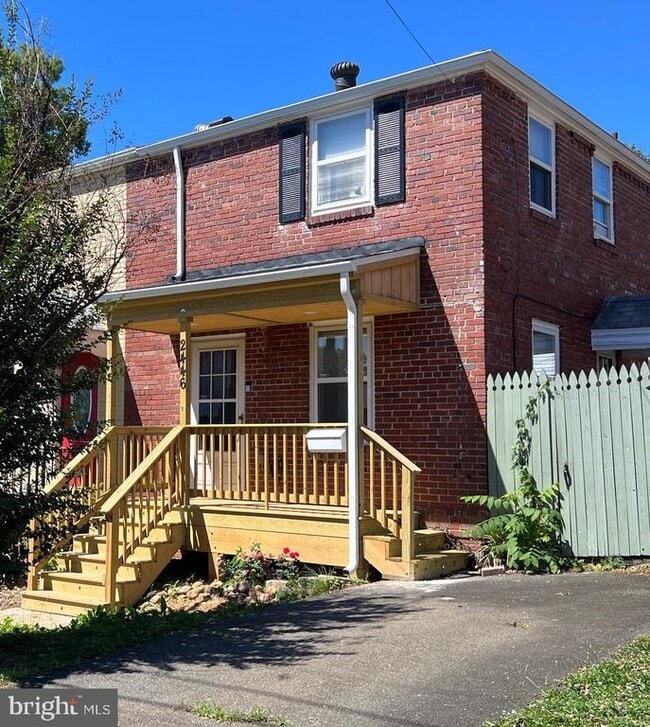 Building Photo - 2446 S Nelson St