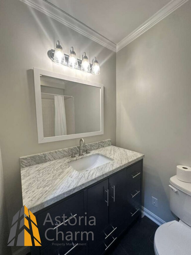 Building Photo - 3 Bedroom Home with Rooftop Views and Modern Finishes