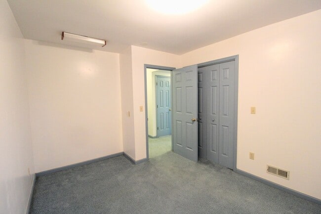 Building Photo - For Rent: Spacious Ranch-Style Home with S...