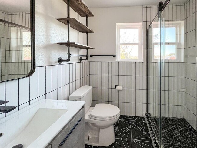 Building Photo - 6203 London Dr