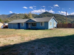 Building Photo - 2895 Rogue River Hwy