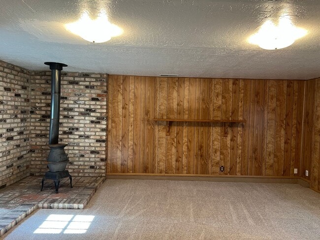 Building Photo - NICE 3 BEDROOM HOME IN ROSEVILLE!