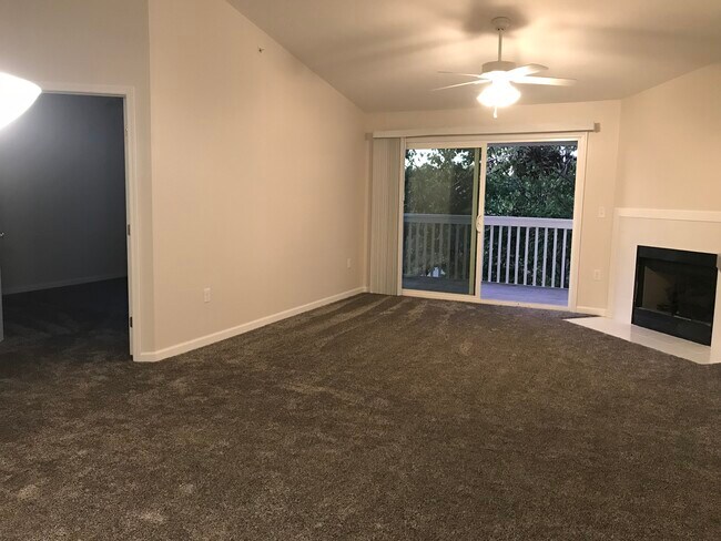 Building Photo - 2303 Vicente Ct