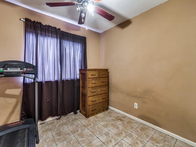 Building Photo - 1406 Ridgecrest Dr