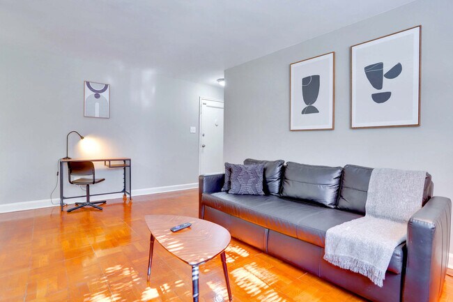 Building Photo - 1420 W Abingdon Dr