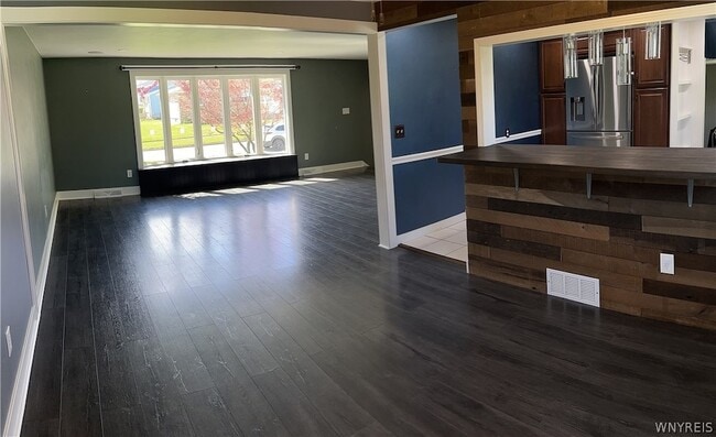 Building Photo - 221 Marrano Dr