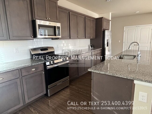 Building Photo - 8602 Spartacus St NE