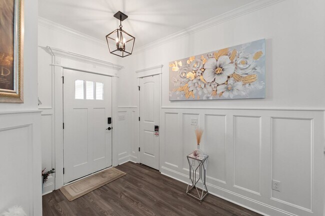 Building Photo - Comfort & Style Meet in This Beautiful 4 Bedroom Midway Home