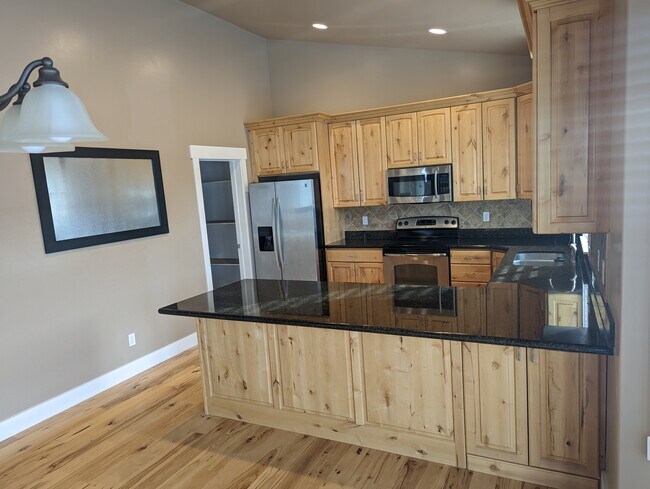 Building Photo - 1022 E Old Mill Dr