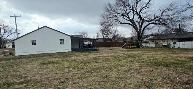 Building Photo - 4302 Roberts St