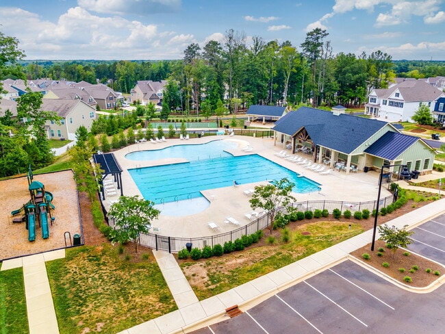 Building Photo - Lake Wylie Townhome with amazing amenities!