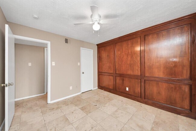 Building Photo - 3009 Beecave Dr