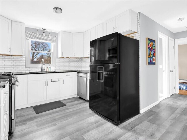 Building Photo - 32 Hamlin Ave