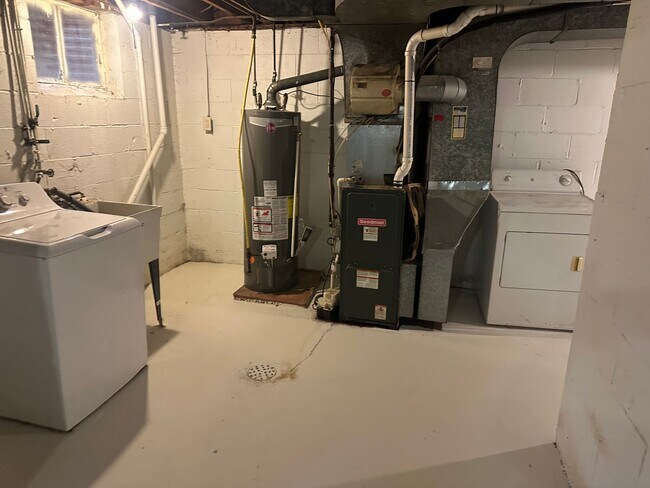 Building Photo - 3 bed/1 bath Single Family Home Pittsburgh, PA 15226