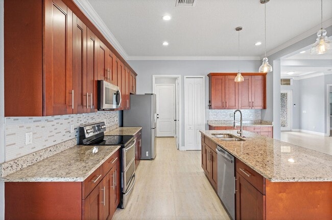 Building Photo - 1411 SW Hackensack Ave