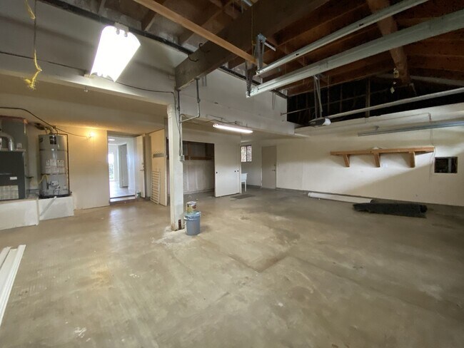 Building Photo - Spacious Home in La Costa with Nice View!!