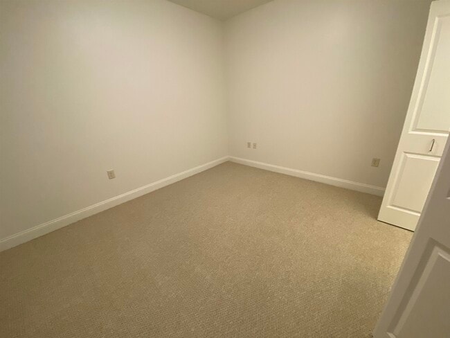 Building Photo - 875 Elm St