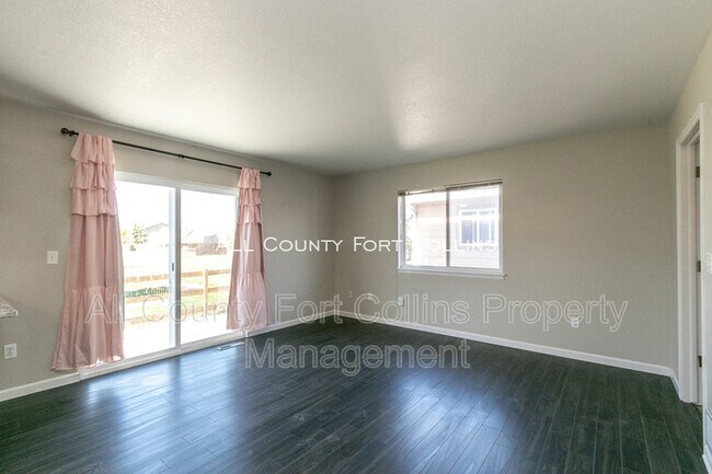 Building Photo - 827 Glenwall Dr