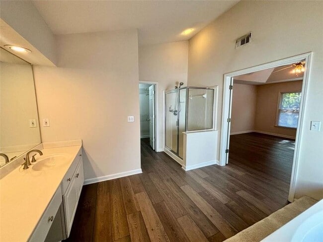Building Photo - 10920 Glenbarr Dr