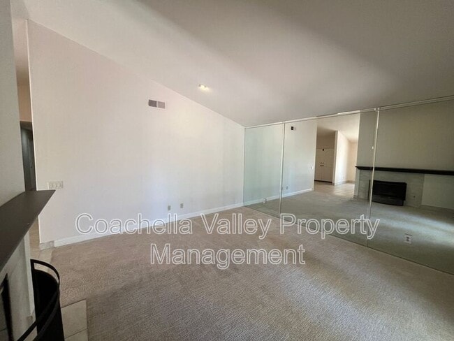 Building Photo - 43851 Vía Granada