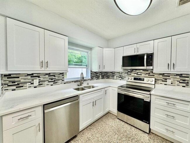 Building Photo - 10932 104th Ave