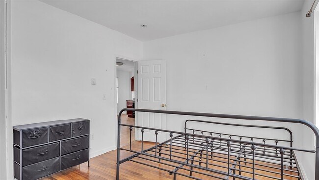 Building Photo - 1442 Main St