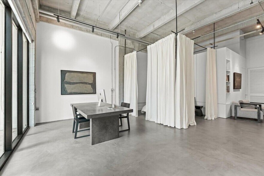 Building Photo - 1749 NE Miami Ct