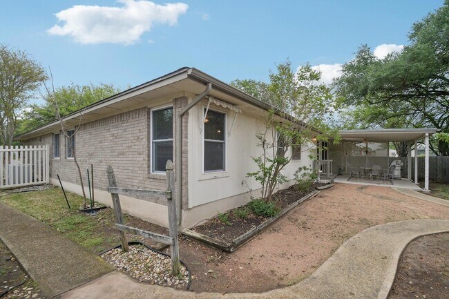 Building Photo - 1300 Leah Ln