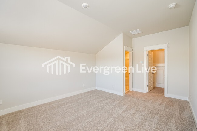 Building Photo - 130 Bloomsbury St