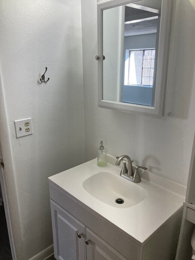 Building Photo - 119 Grove St