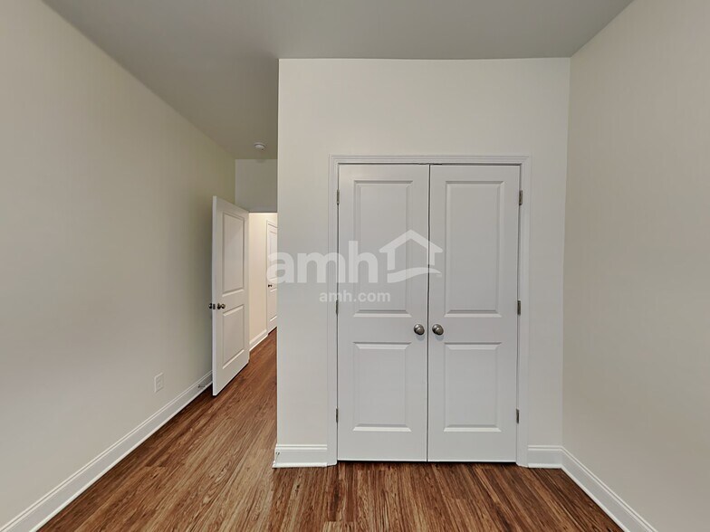 Building Photo - 2132 Laurel Vlg Cir