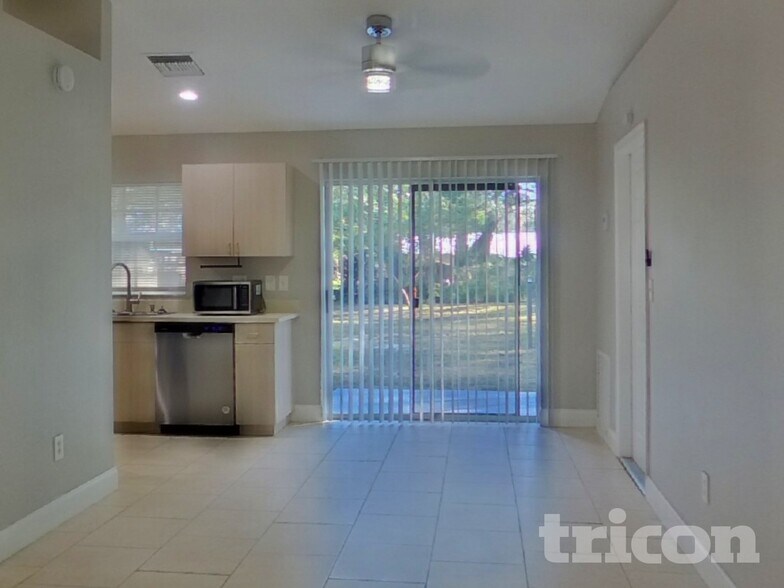 Building Photo - 2527 Orange Ave