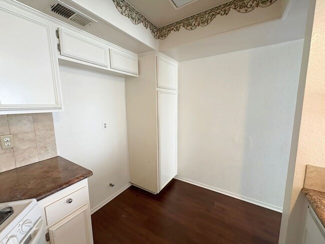 Building Photo - 3 Bedroom Rancho Cucamonga Condo