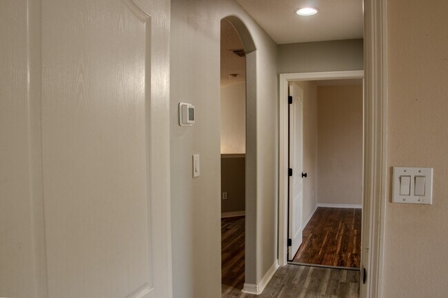 Building Photo - 1557 Amaryllis Cir