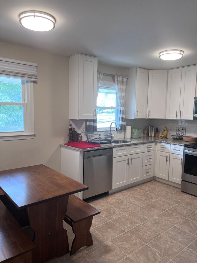 Building Photo - Charming 3Bed/3Bath SFH in Nottingham