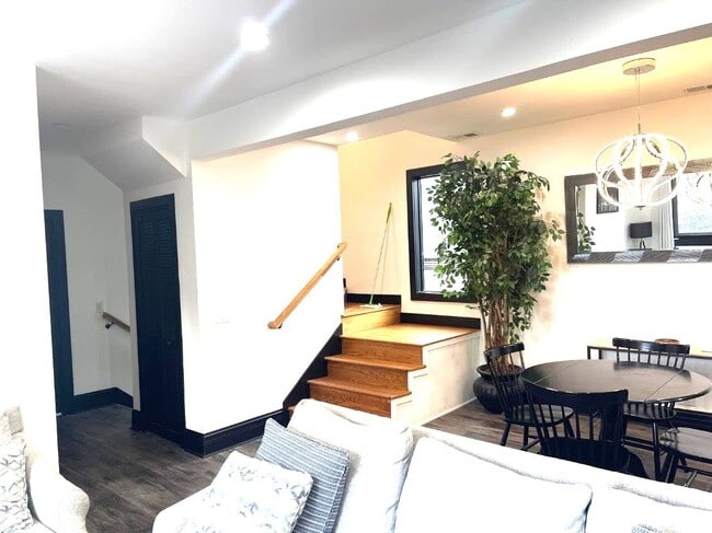 Building Photo - 4728 N Kennicott Ave