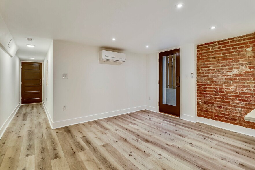 Building Photo - 1855 Mintwood Pl NW